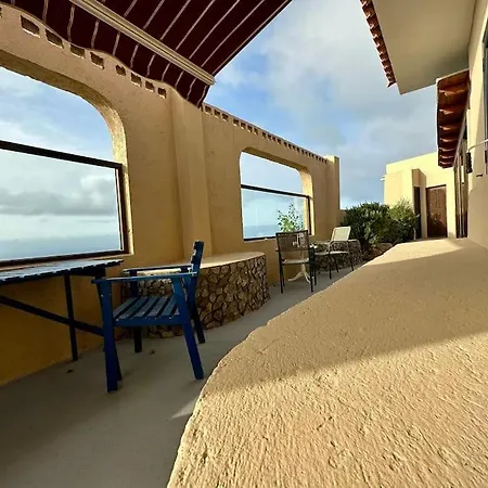 펜션 Peaceful Oasis With Magical Sea Views And A Pool